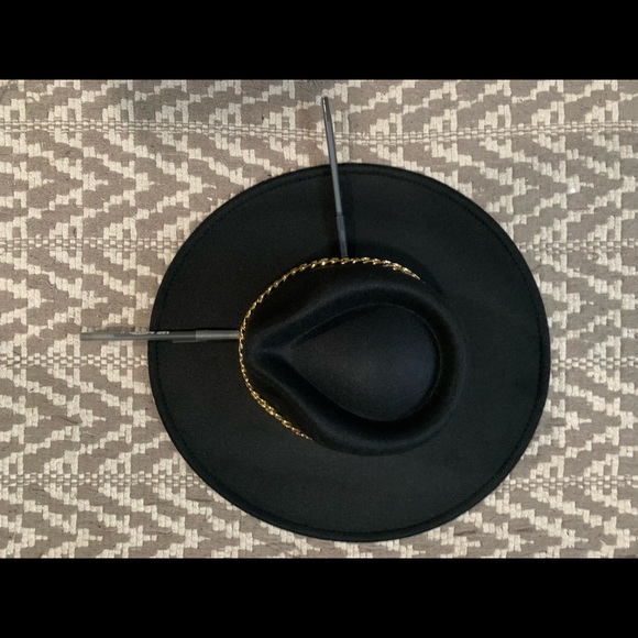 FASHIONISTA MUST HAVE - Picture 4 of 4